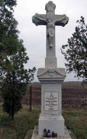 A település legrégibb keresztje 1801-ből származik. Akácfa út - Árokszállási utca találkozásánál állították ezt a kb.
