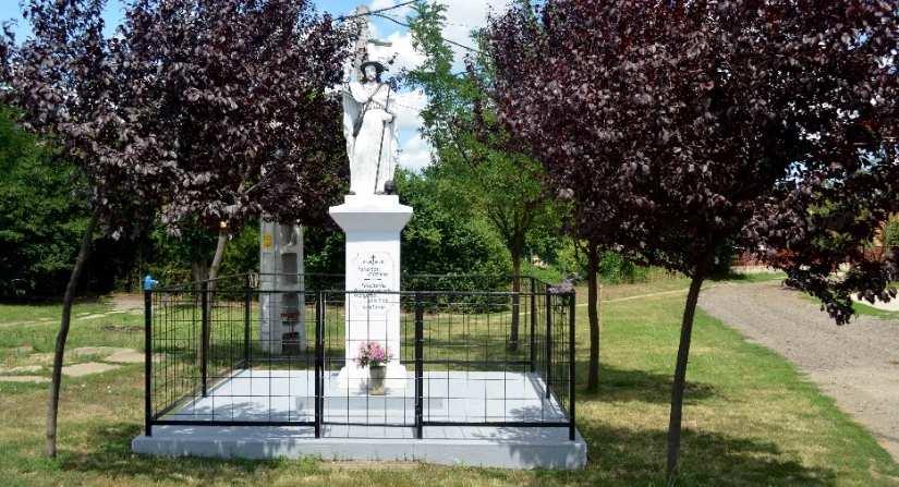 12 Adács bemutatása A Szent Vendel szobor a Bajcsy-Zsilinszky utca 40. számú épülete előtt áll.