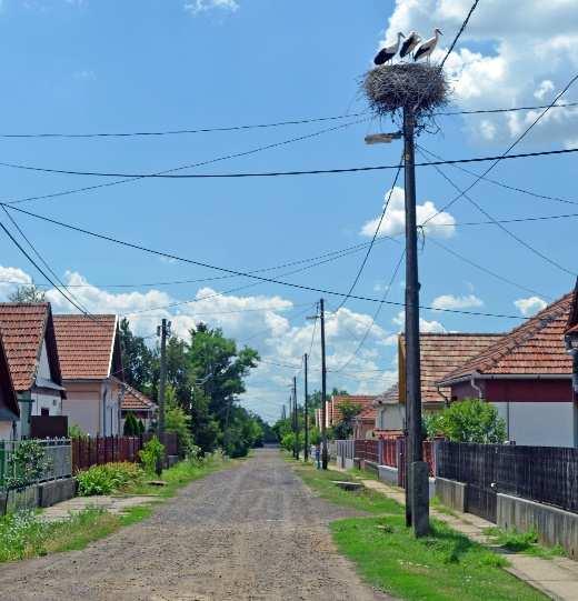 mivel azok nem illenek a település arculatához.