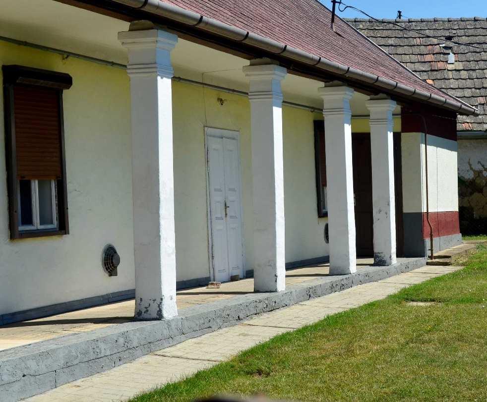 A tornác a parasztház egyik fontos szerkezeti része, kinézetét, formáját meghatározó látványos építészeti eleme.