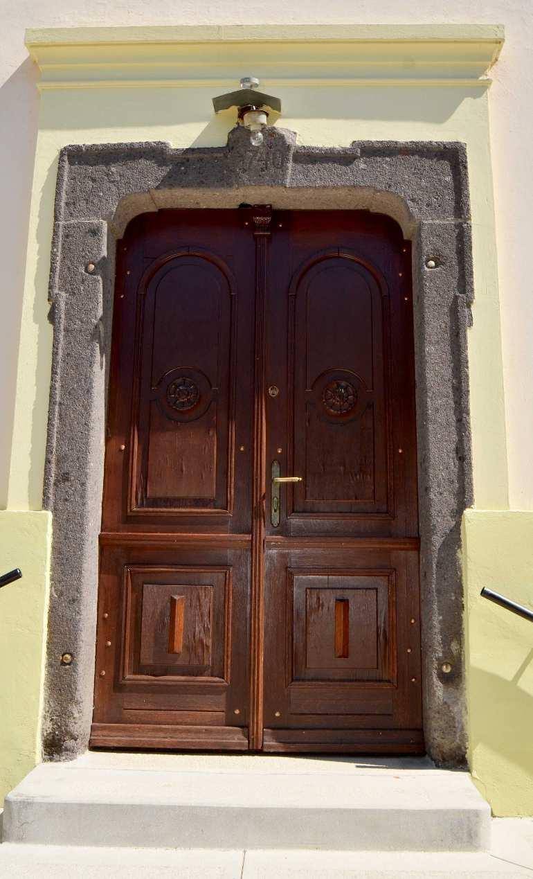 ezek szürkével tört árnyalatait.