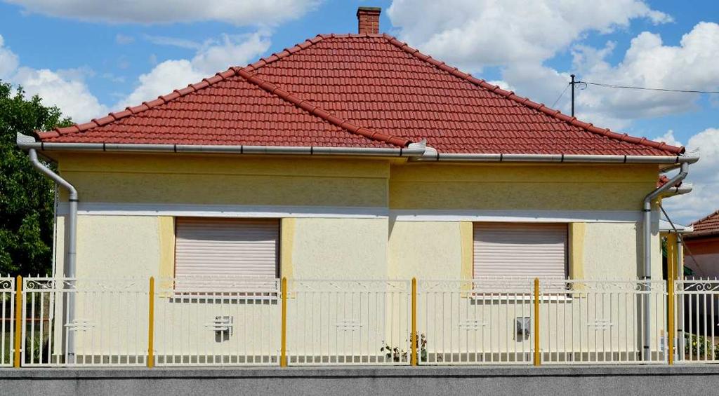 60 Építészeti útmutató A 70-es, 80-as években épült nagy tömegű épületekre általánosságban jellemző, hogy homlokzatuk tagolatlan.