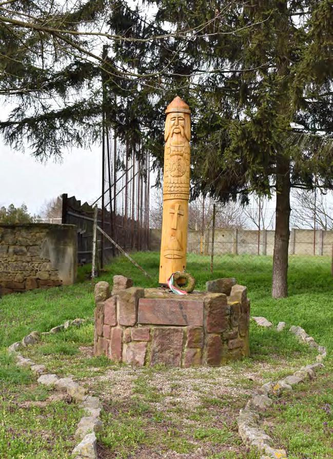 18 19 Hunyadi János emlékmű A község Művelődési Háza mellett található a Hunyadi János emlékmű. Az emlékművön olvasható szöveg: A NÁNDORFEHÉRVÁRI DIADAL 550.