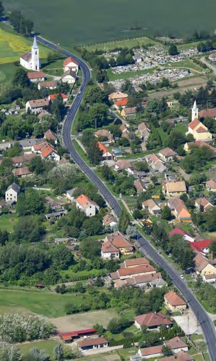 TARTALOMJEGYZÉK 2 3 1. Bevezetés 2. Nagysimonyi község bemutatása 3. Örökségünk Műemléki értékek Emlékművek, megőrzendő emlékek Természeti értékek Helyi építészeti értékek 4.
