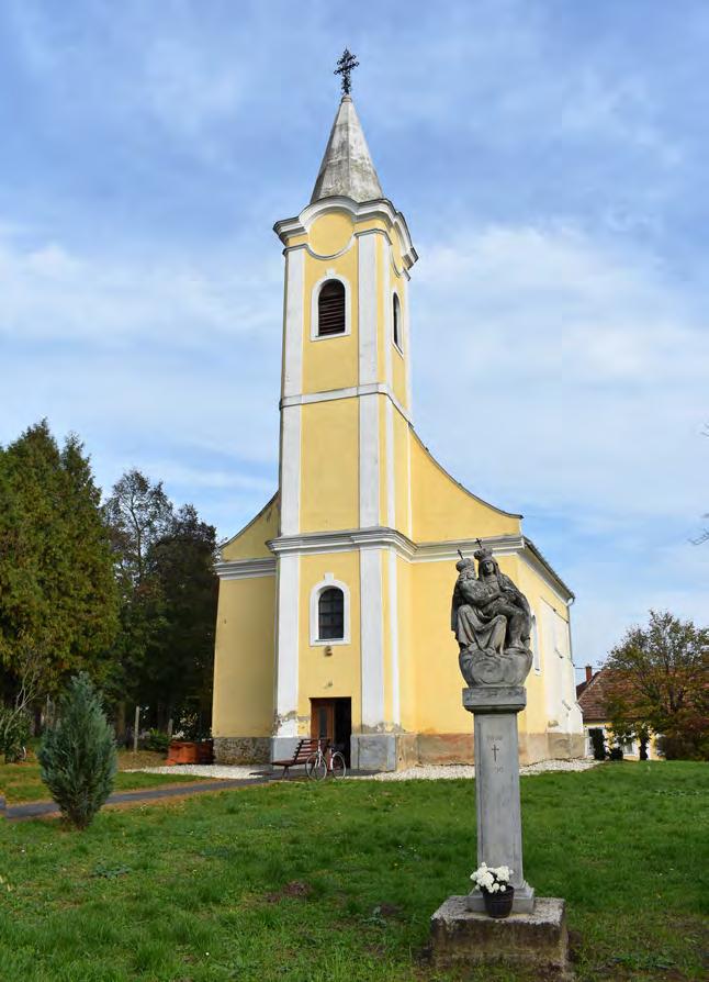 10 11 Római katolikus templom (Szent András apostol templom) A falu Szent Andrásról elnevezett temploma középkori eredetű, a 17. század végén építették újjá.