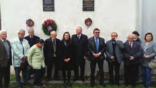 Emlékek a múltból 29 4. kép. Péter Paulík 5. kép. A városházánál tartott koszorúzás résztvevői it ismertette. Tervező: Pont-Terv Zrt., Dopravaprojekt.