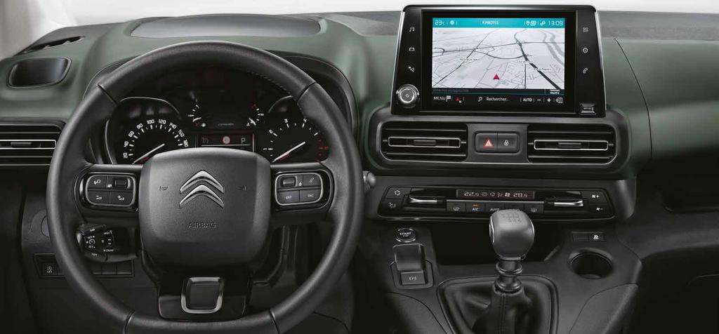 CITROËN CONNECT NAV ÉS VEZETÉK NÉLKÜLI TELEFONTÖLTÉS A Citroën Connect Nav névre hallgató legújabb generációs 3D navigációs rendszerhez*