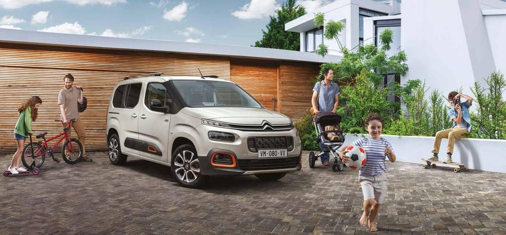 DESIGN KARAKTERES SZEMÉLYISÉG Magas, rövid, tekintélyparancsoló motorháztető, a korábbinál szélesebb, ismerős orr-rész, előretolt szélvédő, Airbump betétek, a karosszériát feldobó színfoltok* (pl.