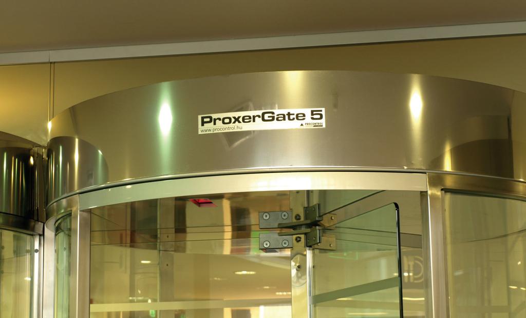 Beléptetőkapuk ProxerGate5 Glass teljes magasságú biztonsági kapu A ProxerGate 5 Glass exkluzív, teljes magasságú, automatikus, motoros biztonsági forgókapu üvegszárnyakkal, üveg vagy acél palásttal.