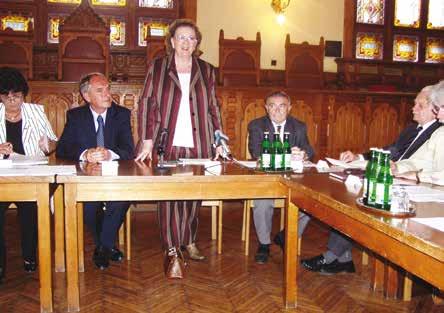 Az érettségit követően a Színművészeti Főiskolára és egyetemre is jelentkezett, de egyik helyre sem vették fel.