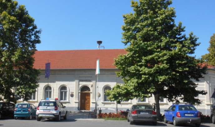 BEVEZETÉS 1 A település megjelenése, arculata tükrözi annak történetét, lakóinak ízlésvilágát, gazdasági helyzetét. Az egyes építészeti korszakok nyomait fellelhetjük, az összkép mégis lehet egységes.