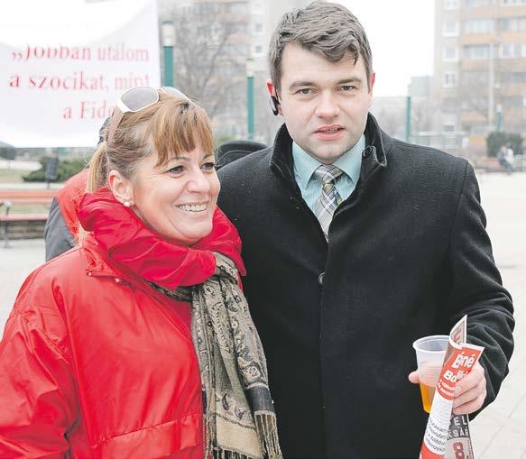 Hát azt mondták az MSZP-sek, hogy inkább ne várjak rá panaszkodott az egyik érdeklődő.