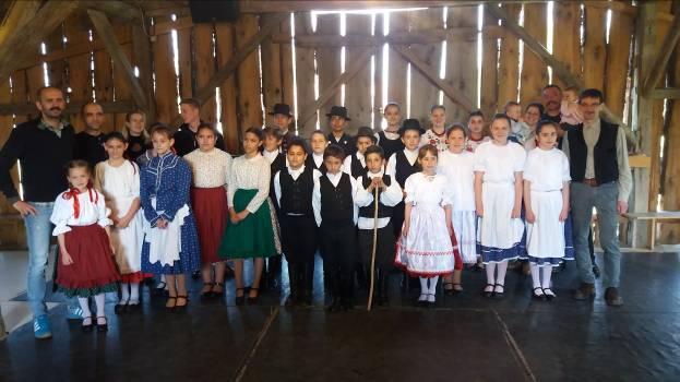 A program helyszíne: Kiscsősz A program szervezője: Élő Forrás Hagyományőrző Egyesület Érintettek létszáma: 50 fő Sopron, Diósd,