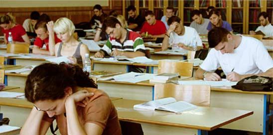 Hallgatói létszám, 2004/2005: A.) Újvidéki Egyetem (13 kar + 1 akadémia) 38.169 hallgató ebből 2.298 magyar, vagy 6,02% B.