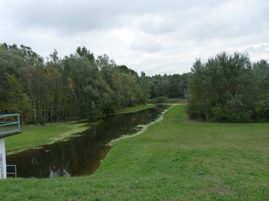 torkolat) 1,0 Korcsina csatorna vízpótlás, vízleeresztés (kettős működésű) Dráva 119,5 (Korcsina torkolat) 1,0 Vízkivételi hely öntzésre Dráva 95,7 (Mérnökházi öntözőzsilip) 0,2 Vízkivételi hely