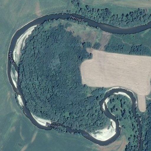 8. kép: A sóstófalvai kanyarulat 2014-ben mutatott képe. (www.google.hu/maps/@48.1673908,20.975106,1074m/data=!3m1!1e3?