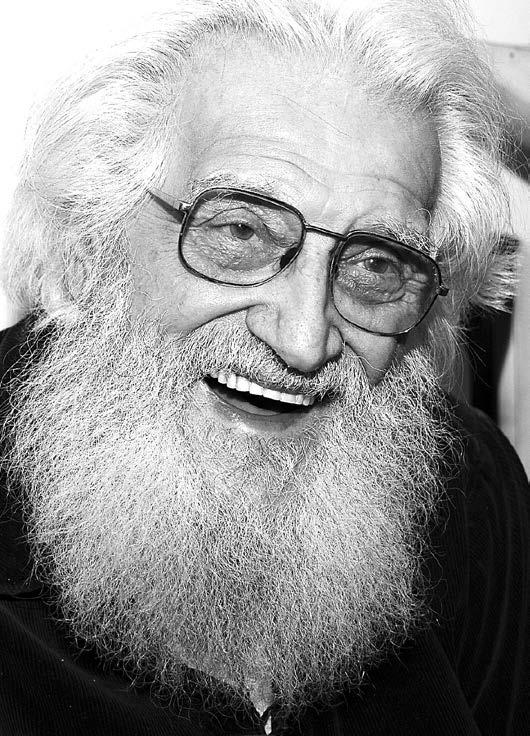 1950-ben Bernáth Aurél tanítványaként festô szakon végeztem. Szobrászmesterem Ferenczy Béni, mozaikmesterem Fónyi Géza volt.
