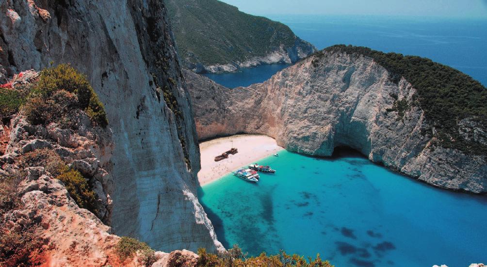 gr ZAKYNTHOS NAVAGGIO-ÖBÖL A HAJÓRONCCSAL Zakynthos Navaggio Blue Grotto CARETTA-CARETTA Volimes Alikes Planos Tsilivi Bohali Zakynthos Laganas A smaragdzöld színû vizérõl elhíresült Zakynthos 406 km