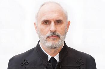 DÍSZSORTŰZ KANÓCOS PUSKÁKKAL A HOLLÓÉNEK HUNGARICA KÍSÉRETÉBEN Szervező: Losonczy István HSE, Várbástya Egyesület Szervező: Századvég, Várbástya Egyesület Előtér Beszélgetés a Századvég