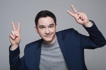 szeptember 30., VASÁRNAP 17:00 18:00 STAND-UP COMEDY FELMÉRI PÉTERREL Nagyterem 18:00 19:00 QUO VADIS-KONCERT Helyszín: Opera tér, Nagyszínpad Felméri Péter a Dumaszínház társulatának tagja.