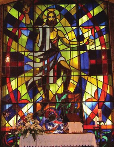 2. A BAROSS GÁBOR-TELEPI JÉZUS SZÍVE PLÉBÁNIA 441 te az egész szentélyfalat betöltô ablakon a Feltámadt Jézus alakja látható.
