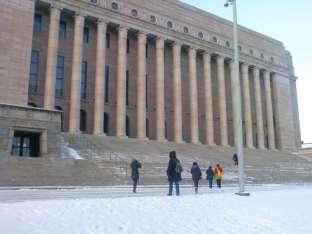Kedden Päivi tanárnővel Helsinkibe mentünk.