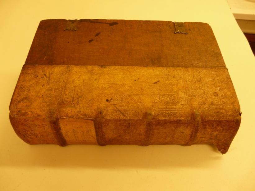 Ant.2639 coll. 1-2 Coll. 1.: Martin Luther, Dasanderteyle der Postillen [ ]. Strassburg, 1531, W. Köpphl. Coll. 2.: Martin Luther, Dasdritteteyl der Postillen [ ]. Strassburg, 1528, W. Köpphl. A pesti szerviták könyvtárából származó kötet teljes restaurálásra vár.