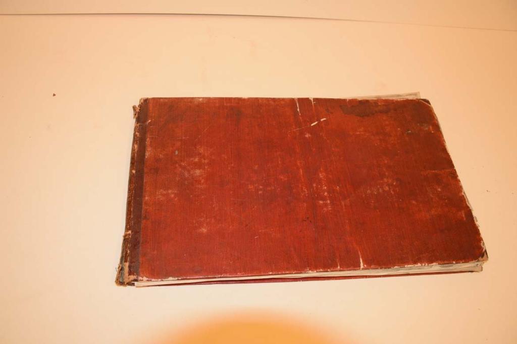 Ant.6195 Du Perac, Étienne: I vestigidell antichitta di Roma, 1575. Állapotleírás: Piros félbőrbe és piros keményítős papírba kötött könyv.
