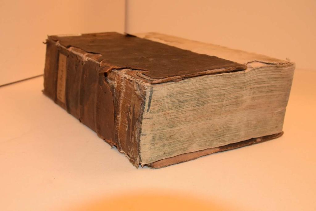 RMK I 113:1 Pázmány Péter: A romai anyaszentegyház szokásából [ ] rendelt evangeliomokrúl predikacziok, Pozsony, 1636. Állapotleírás: Barna, fatáblás, egészbőrbe kötött nyomtatvány.