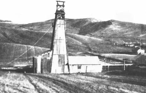működő gőzős berendezésekkel végezték. (1918-ig 78 sekélymélységű fúrást mélyítettek 18 berendezéssel.) Az egbelli eredmények hatására a kincstár kiterjesztette kutatásait Horvátországra is.