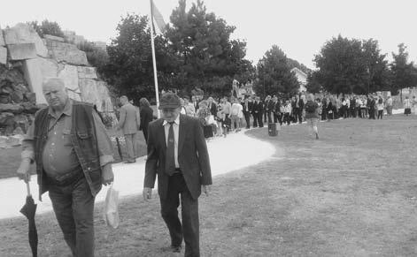 identitását, segítséget nyújt a hétköznapok feladatai megoldásában. A további nótázást a krampampuli - főzés és -fogyasztás szakította meg.