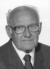 Alapítója, elnöke a Dorog Város Barátai Egyesületének. Dorog város képviselőtestületének 1990-2006 között volt tagja. Egyik kezdeményezője a Megbékélés Napja dorogi városi ünnepnek.