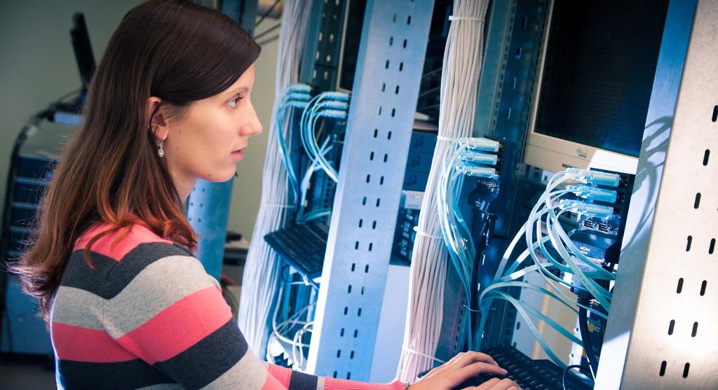 Sóti Ivett programtervező informatikus Morgan Stanley Technology Analyst A mindennapi munkám során jó érzéssel tölt el, hogy az egyetemen megtanult elméleti tudást átültethetem a gyakorlatba.