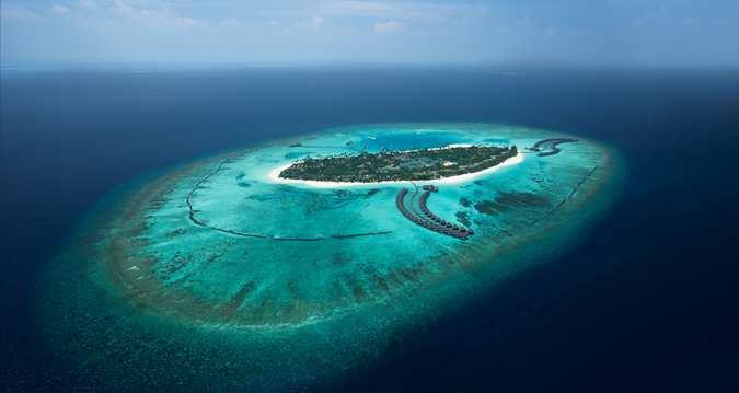 1 THE SUN SIYAM IRUFUSHI MALDIVES. 5 csillagos kiváló minőségű, az északi Nonu Atollon található, Malétól 170 km re. Kb. 800 m.