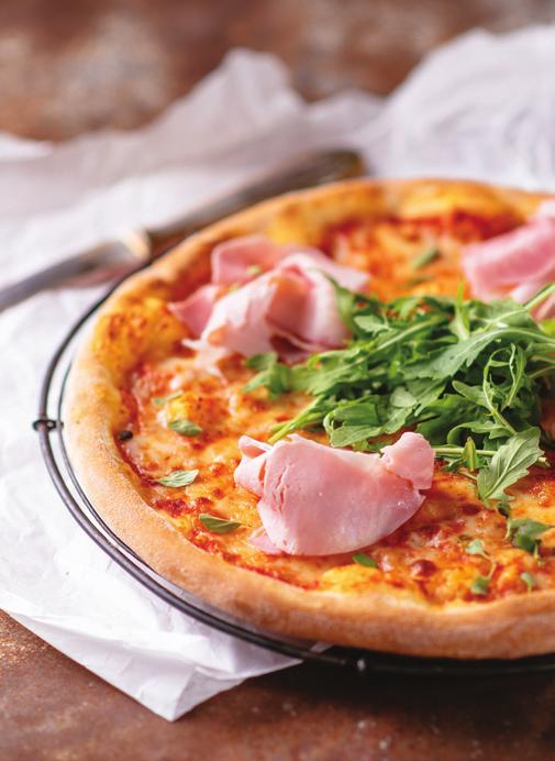 590,- (pizzaszósz, mozzarella, sonka, kukorica) (pizza sauca, mozzarella, ham, corn) Capricciosa... 1.390,- 1.