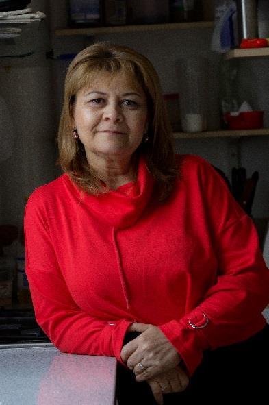 VÁRNAI ANNA RECEPTJEI A hatvanas évek közepén születtem, családommal több kis faluban éltem gyermekkoromban, ahol hétköznapi dolognak számított, hogy a falut körülvevő erdőkben, ligetekben töltöttük