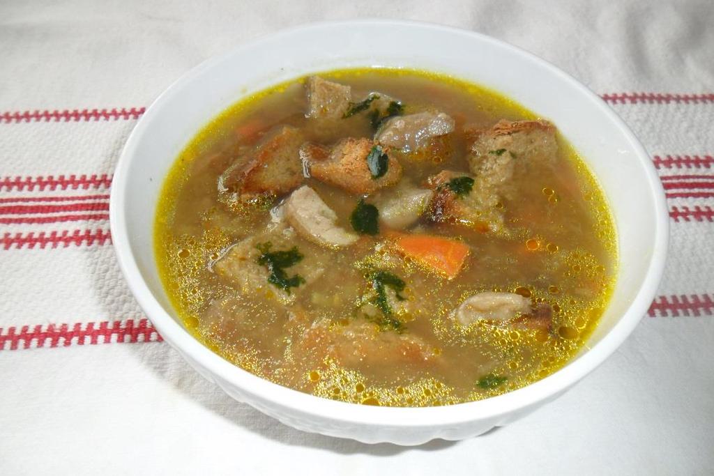 Erdei gombaleves (SchwammSuppe) Régen volt mindig a bödönben disznózsír, de volt kacsazsír is. Én kacsa testhájból csinálok zsírt, a töpörtyűje is nagyon finom,puha.