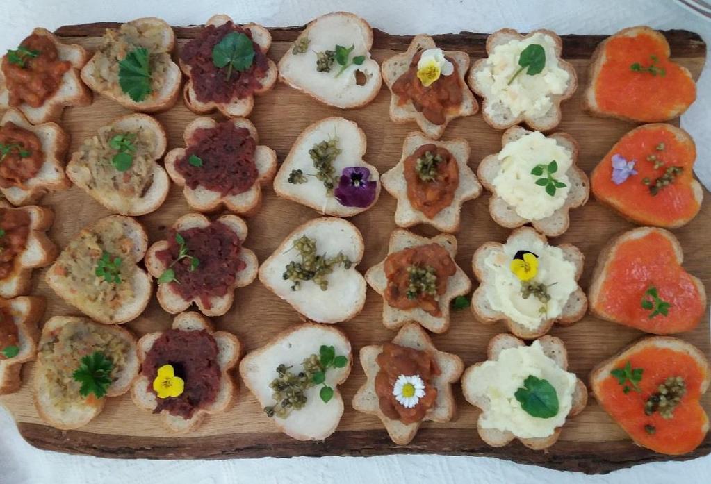 Paradicsomos babos kence Hozzávalók: ¼ kg tarkabab zöldfűszerek fokhagyma ½ l házi paradicsomlé Külön megfőzzük a szárazbabot. A főzőlevet ízesítjük sóval, friss oreganóval, fokhagymával.