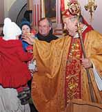 A nincstelenséggel valahogy meg lehet tanulni együtt élni, a lelki nyomorúsággal azonban A Wojtyla Ház jeles vendége volt az elmúlt esztendõben dr.