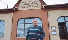 1991-ben került tulajdonába az épület. Exkluzív környezetben marha-, sertés-, szárnyas-, vegetáriánus- és diétás ételekkel, desszertekkel várja mindennap vendégeit a Szegedi úti étteremben.