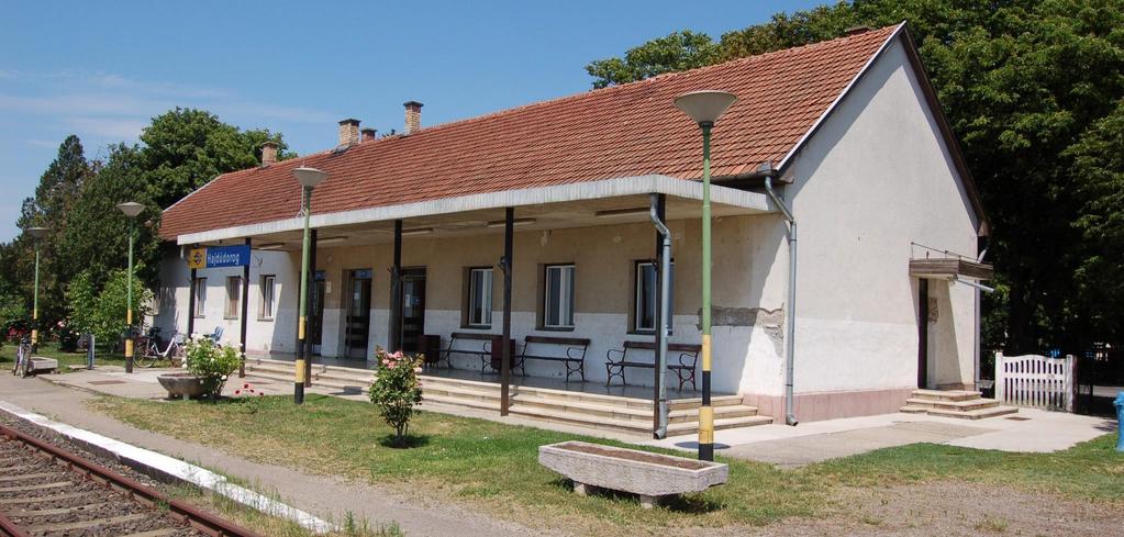 10 TELEPÜLÉS SZÁMÁRA JELENTŐS ÉRTÉK VASÚTÁLLOMÁS Hajdúdorog városának a Vasút utcán található a település délnyugati részén, melyet a MÁV Zrt. üzemeltet.