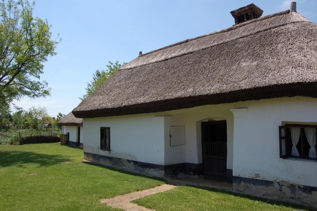 15 MŰEMLÉK 3. LAKÓHÁZ A Rózsa utca 18.