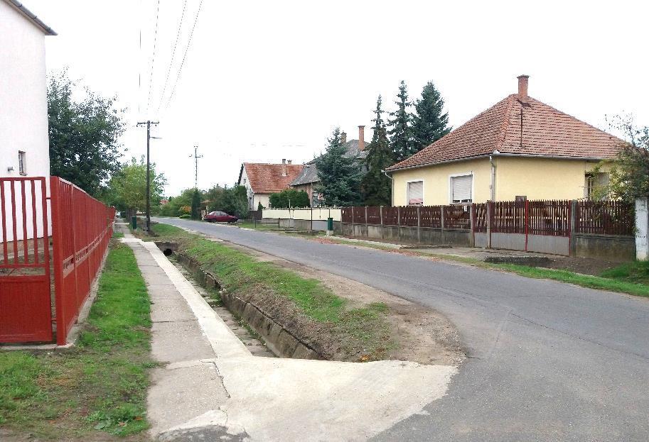 41 LAKÓZÓNA ÉS INTÉZMÉNYI TERÜLET A lakóterületek és intézményi területek, egységes tömör gyűrűt képeznek a település központja körül.