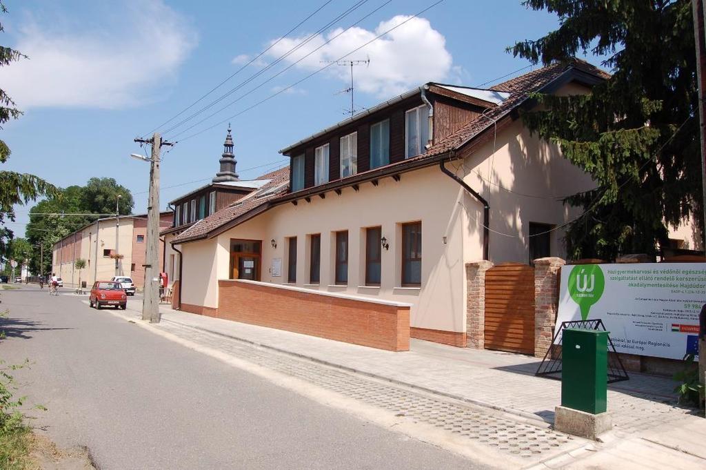 546 ÉPÍTÉSZETI ÚTMUTATÓ TELEPÜLÉS KÖZPONT ÉS VONZÁSKÖRZETE Az egyes számú városrész Hajdúdorog városias területeit foglalja magába.