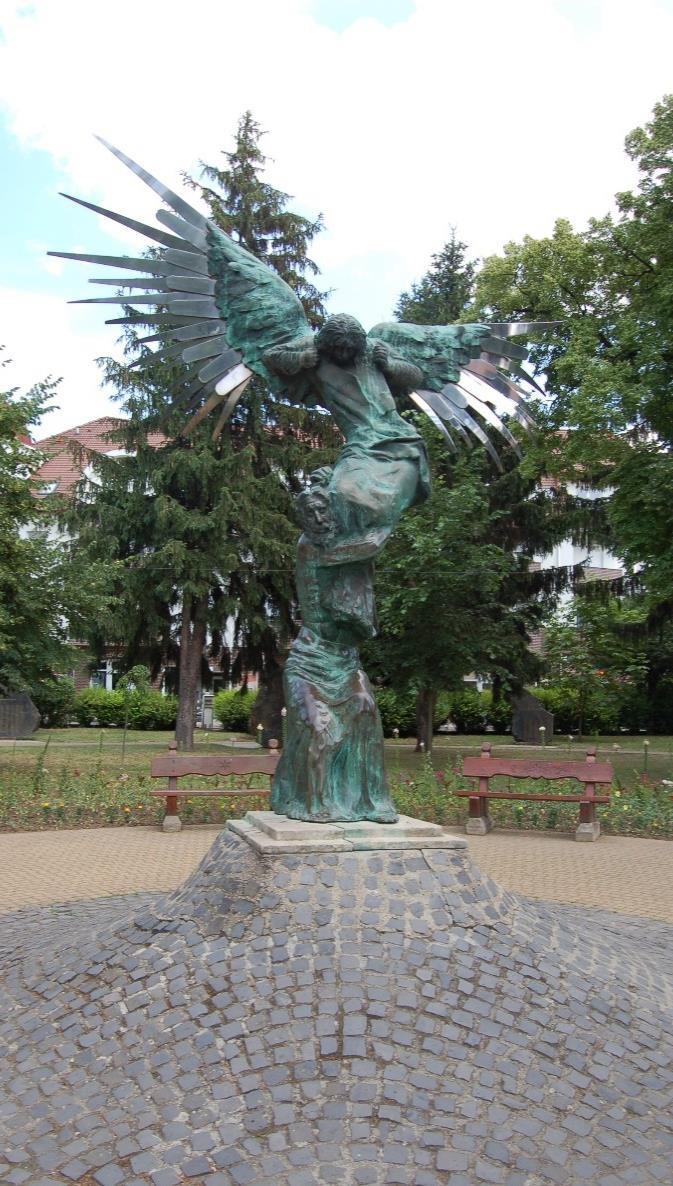 KÖZTÉRI SZOBROK ÉS