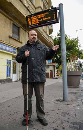 56 A belső területeken szűkíteni kell a célforgalmi (közterületi) parkolókapacitást, bevezetve a parkolási igényeket jól szabályozó, rövid idejű, a keresleti és kínálati viszonyokhoz jól illeszkedő