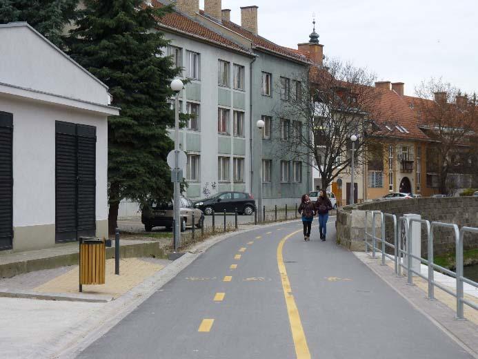 Patak menti átvágás (Mária utcai híd Árva köz között): 2015 ben teljesen új nyomvonalon, részben a patakmeder nyomvonalának módosításával kialakított, kiváló aszfaltburkolatú elválasztott gyalogés