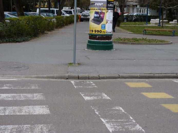 (Klapka György utca Hadnagy utca között): korábbi években kialakított, térkő burkolatú önálló