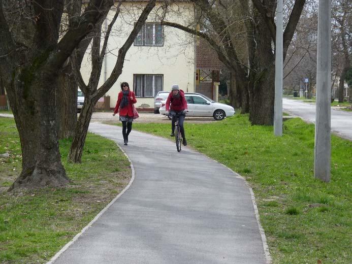 A sebességcsillapító bordákat utólag megszakították a kerékpárosok zavartalan