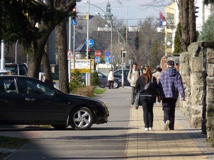 A kerékpárút az északi végén a továbbhaladás megoldása nélkül véget ér.